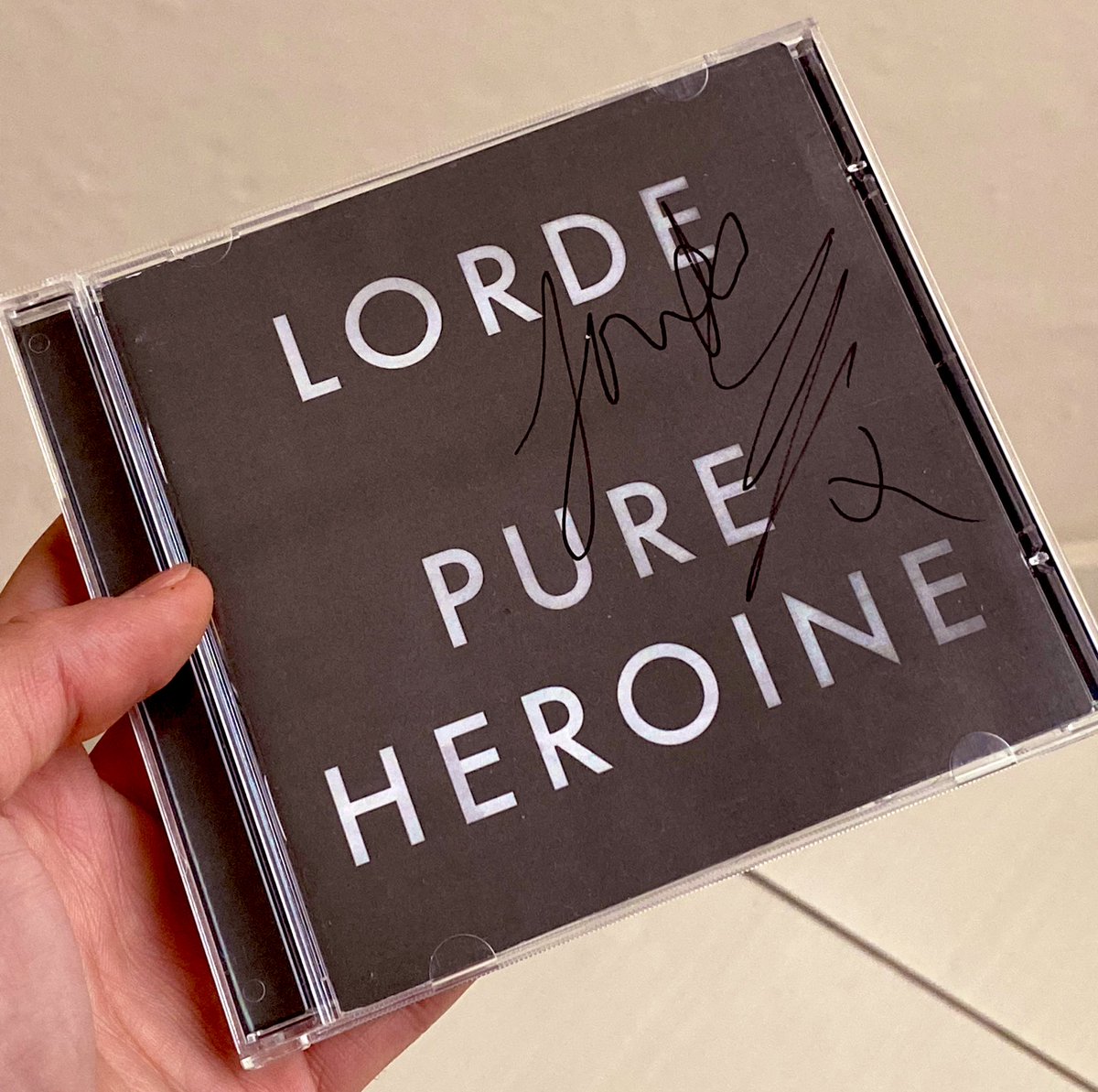 lleol's tweet image. Ainda não caiu a ficha que eu conheci a LORDE ontem 🥰🥰🥰