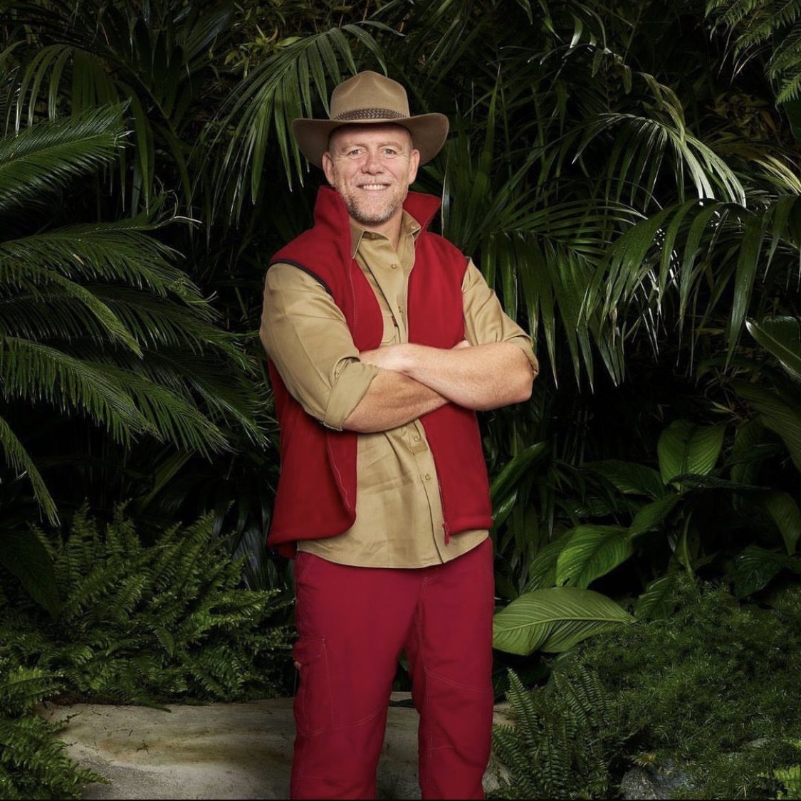 Adelsexpertin's tweet image. Lebt Frau @aruetzel noch? Beim diesjährigen englischen Dschungelcamp nimmt schließlich ein Mitglied der weiteren britischen Königsfamilie teil. #MikeTindall #IAmACeleb (Schwiegersohn der Princess Royal für alle Ahnungslosen). #GoMike! we want to see that 👑 on your head!
