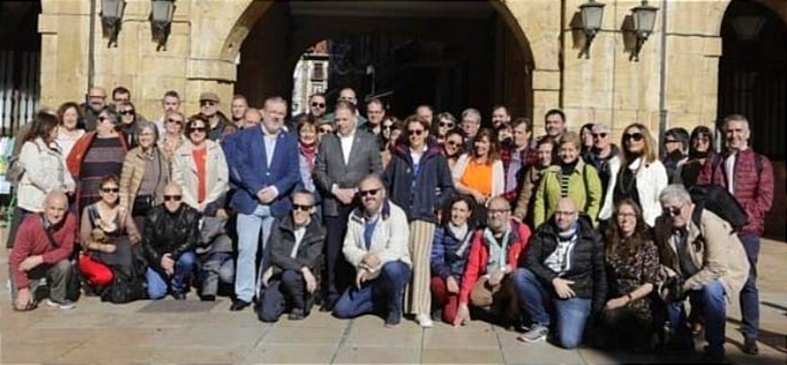 Muchas gracias al <a href="/aytoviedo/">@aytoviedo</a> por la recepción del grupo de visitantes concursantes de <a href="/Sabery_Ganar/">SABER Y GANAR</a>. Gracias al alcalde Alfredo Canteli y al concejal Alfredo G. Quintana por su hospitalidad y su gentileza. Un fin de semana magnífico en la capital de Asturias