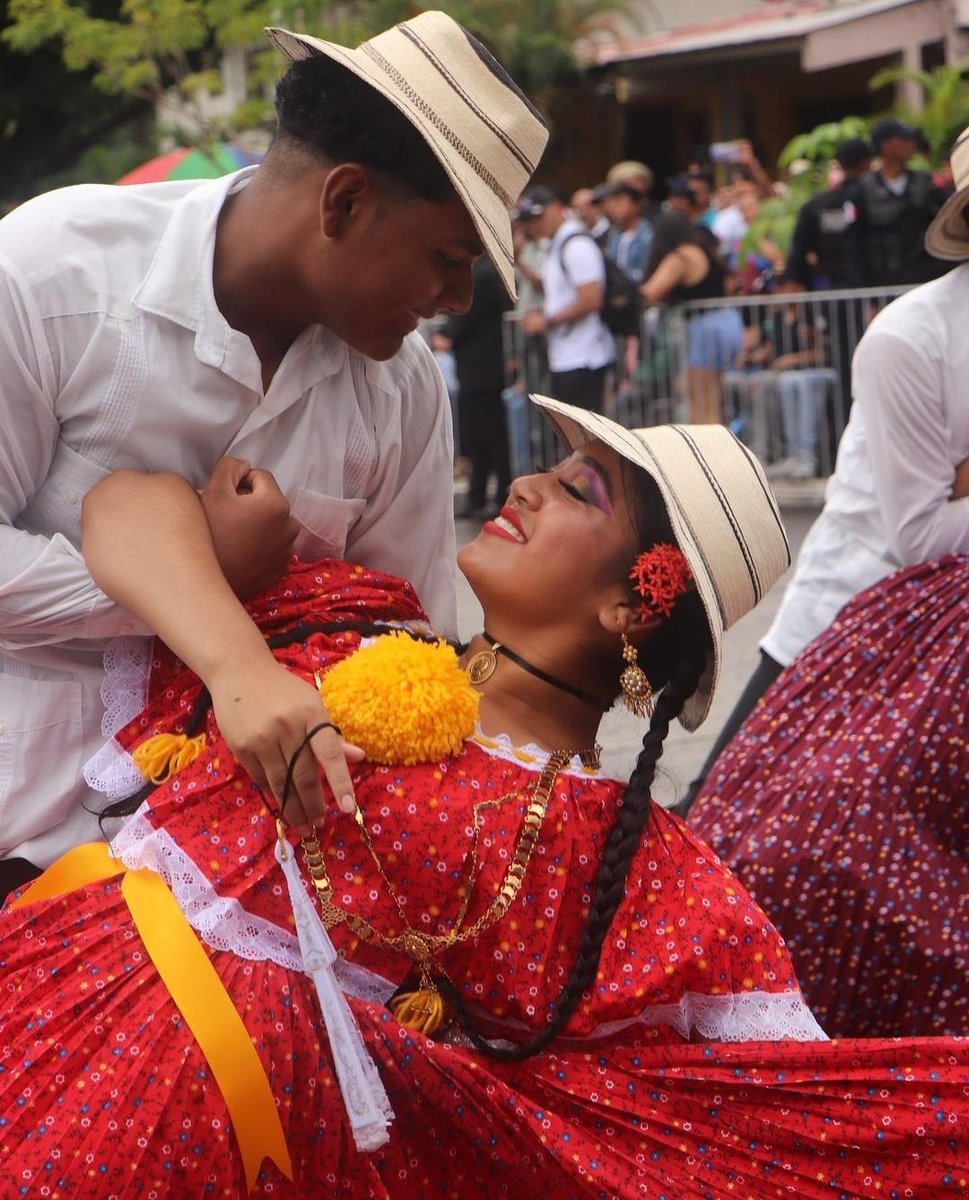 6 de Noviembre. ¡Día de Penonomé! Conmemorando la adhesión a la gesta separatista de este noble distrito, con la presencia de la H.A <a href="/AlcaldesaPaulaG/">Paula Maria González</a>| ¡Felicidades!🇵🇦💯
#Penonomé #FiestasPatrias #MesDeLaPatria #Coclé #Juventud