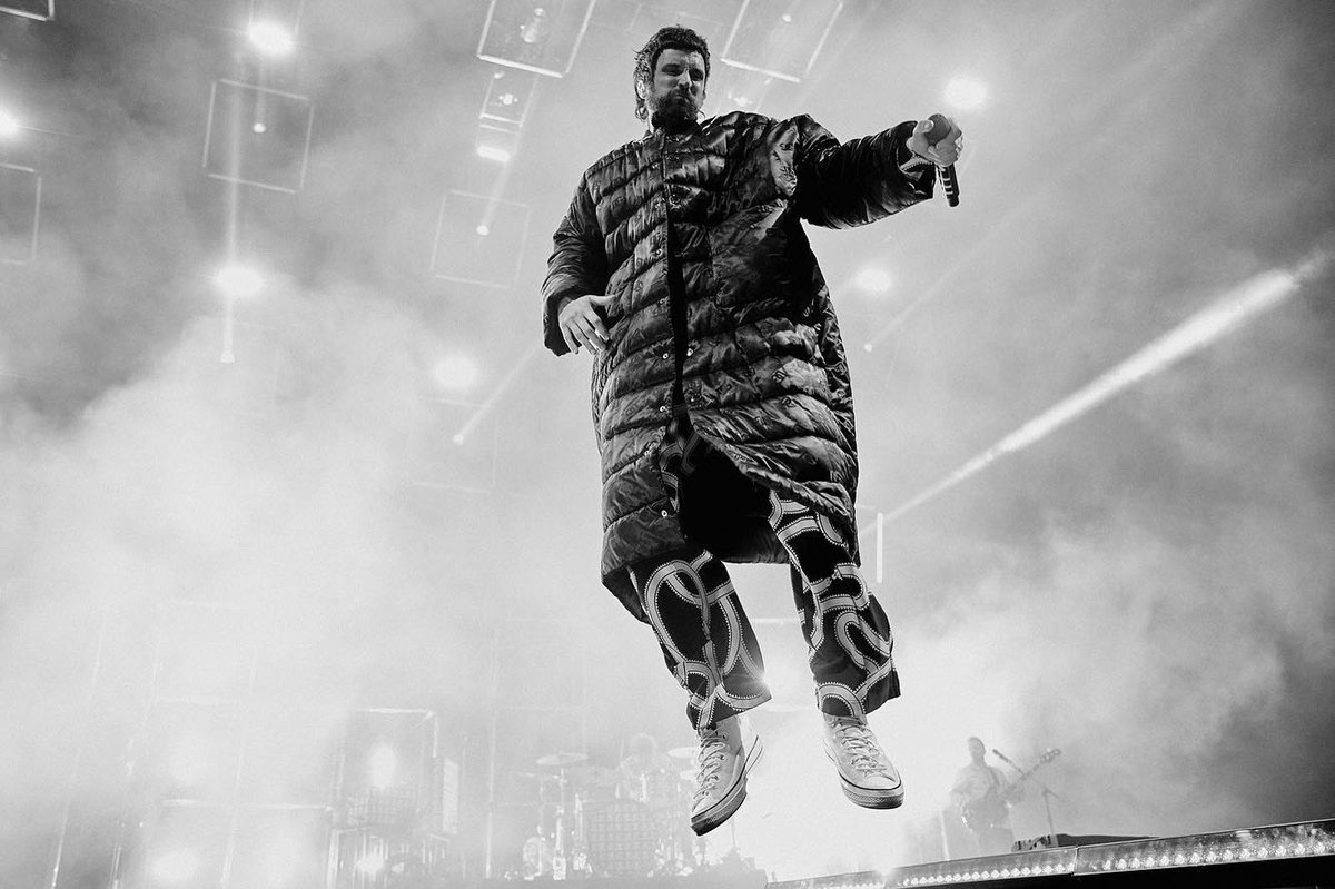 KasabianHQ's tweet photo. Glasgow, what a way to finish the tour, still rushing 🤯🤯🤯 pure energy. We’re Blown away by the last week its been the greatest, thank you 🙏 🙏🙏
📸: @neilbedford https://t.co/ikZ6NnxZdp