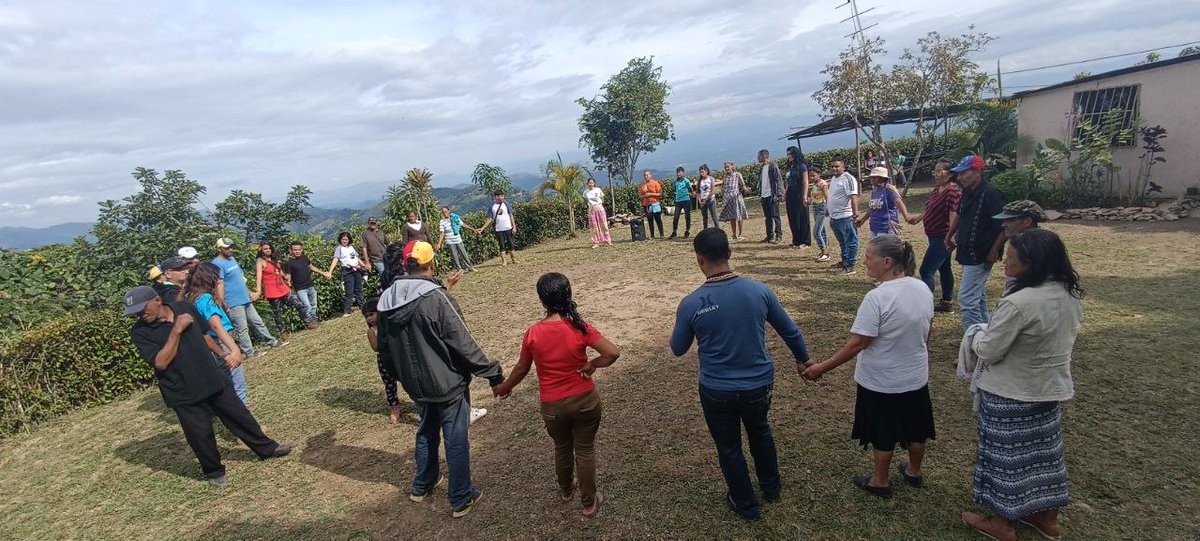 La comuna es una creación histórica, de las masas. Somos muchas/os en muchos territorios, tejiendo lo nuevo. 
¡Somos las/os del Comuna o nada!
Consejo Comunal la Lolas 
@UnionComunera