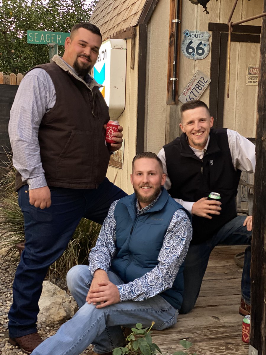 breit97's tweet photo. Sweater vest season https://t.co/Rzlcdihnwr