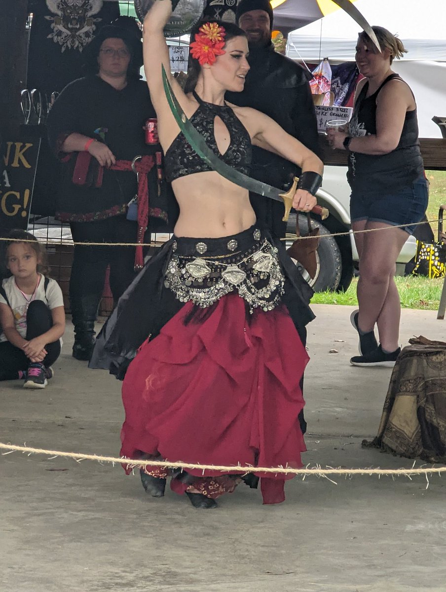Ren fest was awesome 👍😎 from sword fights to Scottish eggs , but the best was belly dancers with swords 😈
#renfest #Rennaissance #Rennaissancefestival #bellydancing #swords