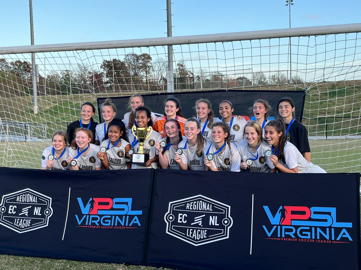 heatherpe8's tweet photo. These players deserved every bit of this win. Every training session they showed up to get 1% better. But what is more impressive is they have a team average 3.9 GPA. 😳 @vareignfc https://t.co/0ZIxrhslCf