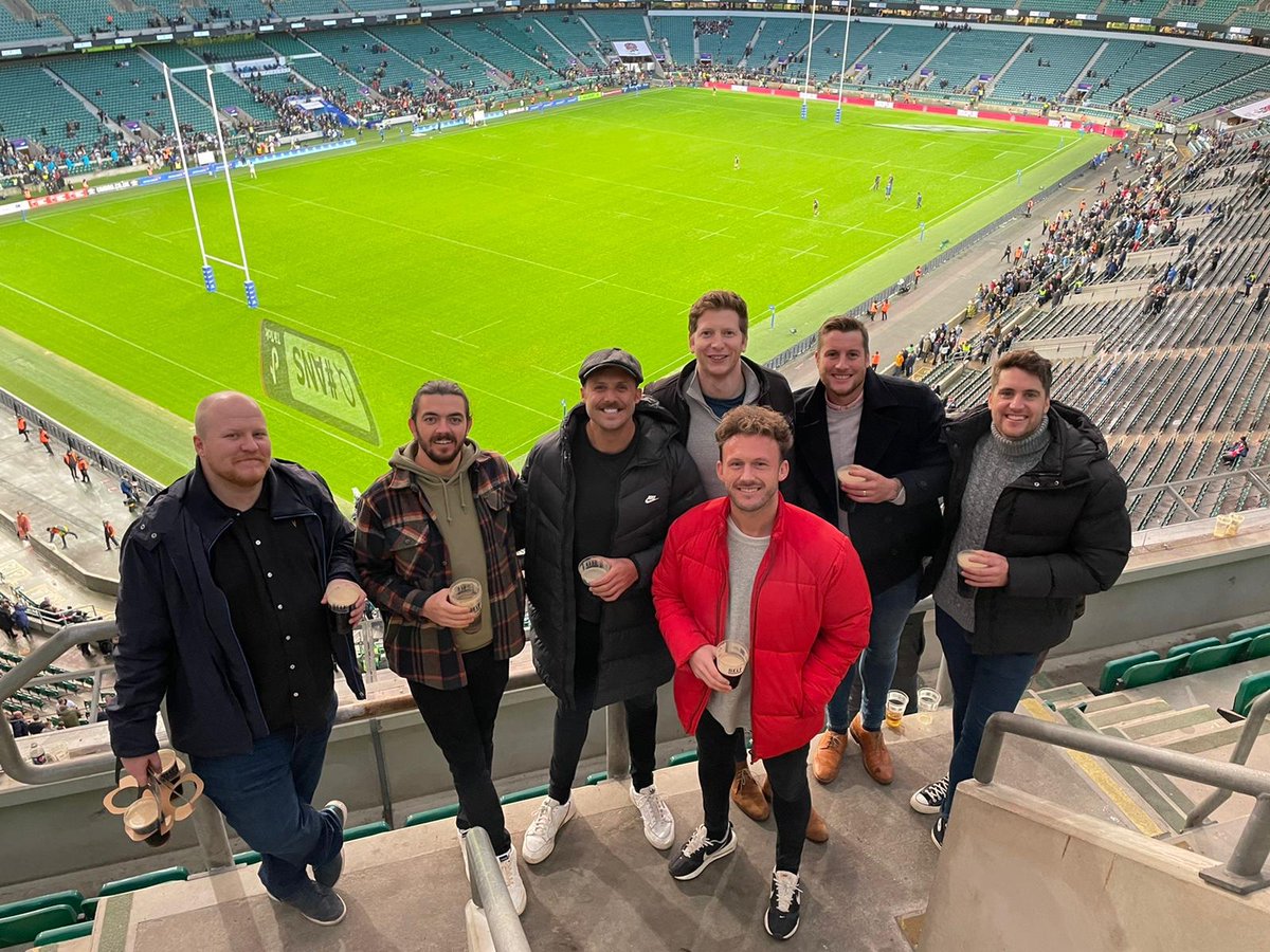 🌹 🤝 Me and my best pals went to Twickenham to drink Guinness and watch ruggers.