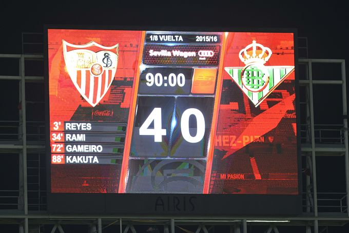 ersevillano__'s tweet photo. Un saludo a toda la afición del Betis, que se ha tirado toda la semana soñando con estos meneos y la realidad es que se han tirado toda la segunda parte perdiendo tiempo, lanzando balones al campo y celebrando el pitido final con un empate. 
A vuestro padre se le respeta. https://t.co/Fbb8qXLMZR