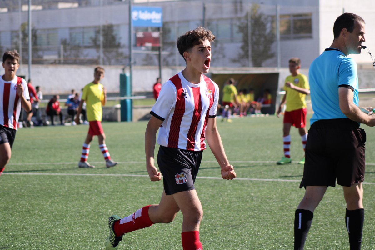 FCCardedeu's tweet photo. ‼️L'equip de la setmana, l’Infantil A, ha obtingut una bona victoria davant el Sant Celoni CF (4-0).

Aquest és el camí a seguir equip! 🔴⚪️

⚽️ Lluc Torruella (x2), Àlex Povea (x2) https://t.co/Q4sgnHeZul
