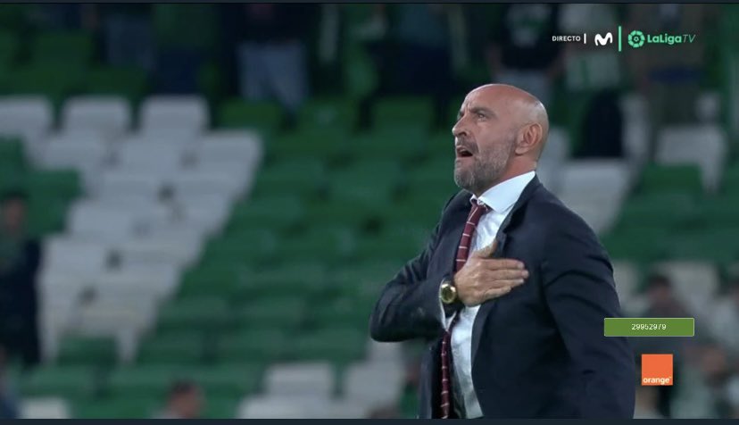 La principal diferencia entre un equipo y otro. Lamentable la directiva del sevilla con personajes como este.