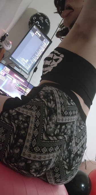 Ya girl got that bubble butt ;3 I mean she also does some crazy things with this butt of hers ;3  maybe