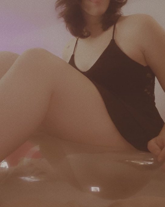 Here's another even bettwr view of them thick thighs you all love  #thiccbutt #ContentCreator #nsfwtw<a href="/tag/contentcreator"class="tags"><span>#contentcreator</span></a><a href="/tag/nsfwtw"class="tags"><span>#nsfwtw</span></a><a href="/tag/thiccbutt"class="tags"><span>#thiccbutt</span></a>