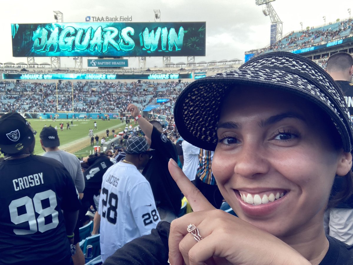 GabbyInJax's tweet photo. My friend @cristinadallas_ got to experience her FIRST Jaguars game…and I’m happy to report it was a WINNER!!! #DUUUVAL https://t.co/2kfkiVHtwl