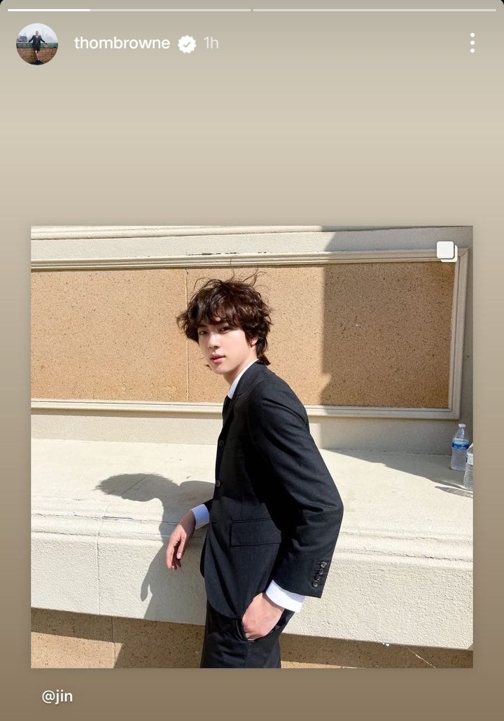 theJINPRlNT's tweet photo. [INFO] Thom Browne reposted Kim Seokjin's Instagram post on their IG Story. 😍

🔗: https://t.co/bZ0gCHoHID

#TheAstronaut #Yours_Jin #SuperTuna_Jin #JIN #방탄소년단진 @BTS_twt https://t.co/USDANbYnoG