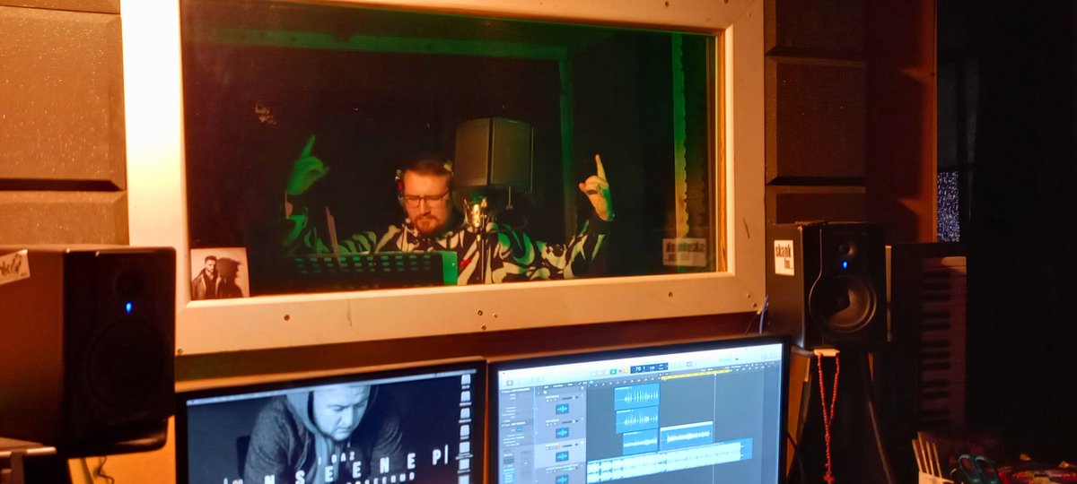 NorrieLeslie's tweet photo. #Jack0 put me on the spot & asked me to do another feature for his album #StrangeKid that I wasn't prepared for but I done it 😳. Am the main feature on his album, LZ the android #Detroit was well represented in #Belfast tonight with #CampShady @Eminem & #AlienGang @Kidvishis x https://t.co/vJXCqwm6g5