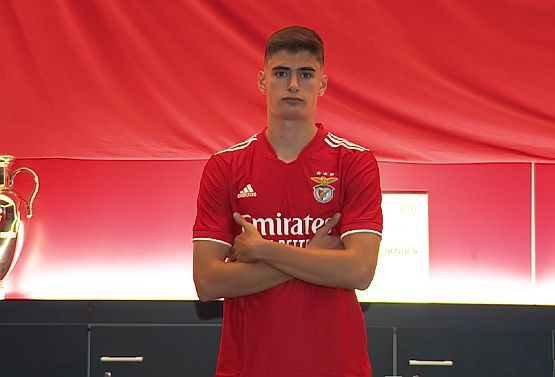 António Silva vs Estoril

2 goals
60 passes
90% pass accuracy
2 shots
2 tackles
1 interception
2 blocked shots
2 clearances
3/3 aerials won
5/5 duels won

19 years of age. He's having an absolute dream season! 🦅🔴