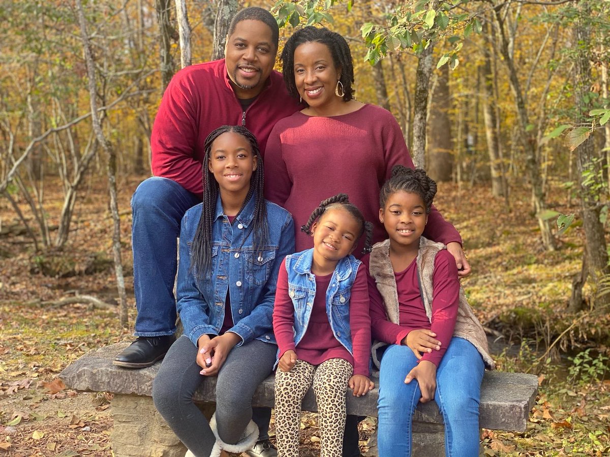 JonesForAR's tweet image. I’m a child of the Delta, momma's boy, girl dad, lovestruck husband to a combat veteran, NASA techie, MIT PhD-having minister who believes Arkansas is the greatest state. I love others even if they disagree.

I am CHRIS JONES. I am THE #RadicalLeft guy you’re being warned about.