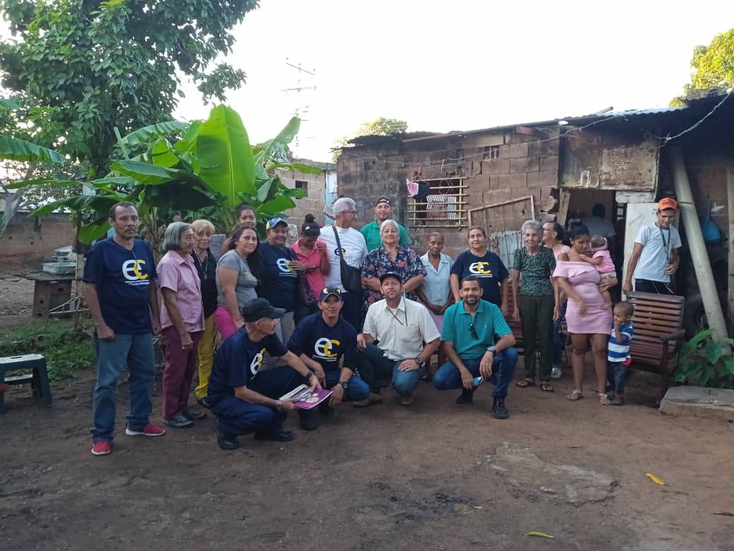 echeressabanita's tweet photo. En la parroquia La Sabanita #SomosLosDeDelsa #5nov22
Conversatorio en el sector el corito, casa de Román Romero acompañado de vecinos, DEM Heres y DEP de nuestra amada parroquia
Alzamos nuestras voces en seguir apoyando a nuestros líderes @delsasolorzano @TonyGeara https://t.co/50kqIluzSr