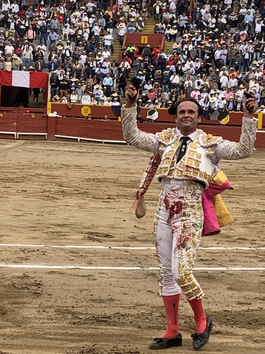 🦋LIMA

✍️Cumbre de Antonio Ferrera hoy en Lima.
2 orejas.