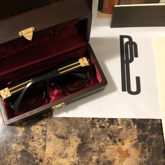jesse_ship's tweet photo. So good I had to share! Check out all the items I'm loving on @Poshmarkapp #poshmark #fashion #style #shopmycloset #louisvuitton #reigningchamp #adidasoriginals: https://t.co/noO4bFjNLa https://t.co/M6gI7LXfae