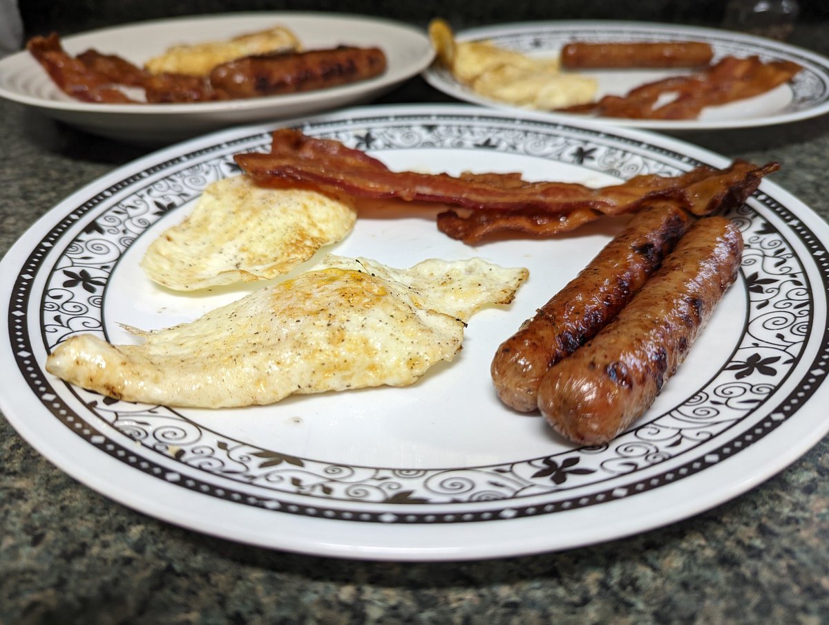 Alymra's tweet image. Pics of this morning's simple breakfast. Sometimes you just need eggs, sausage, and bacon.
#homecooking #honestcooking #TwitchAffiliate