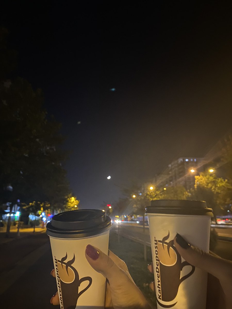 yıldızlara bak…biz küçüktük demez miydin hep sevdikçe büyürsün <a href="/ferdadgr/">FD</a>