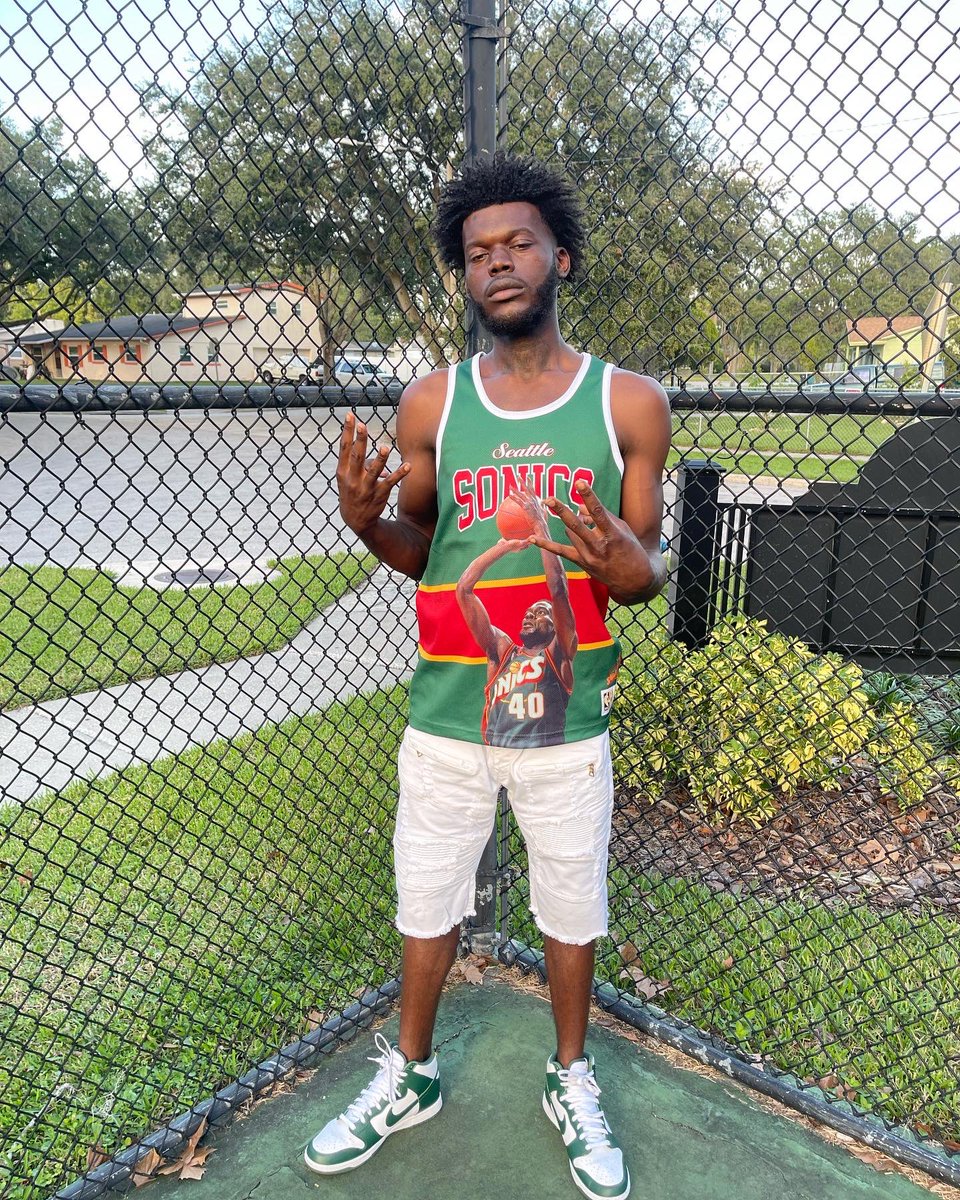 _LpbBoom's tweet photo. I'm that nigga, don't need the diamonds💎
Don't need the watch, ⏰I told them watch🤔
#LLDaBros💙🖤🕊💤
#FreeDaMembers🔐 https://t.co/kbjPldTSMh