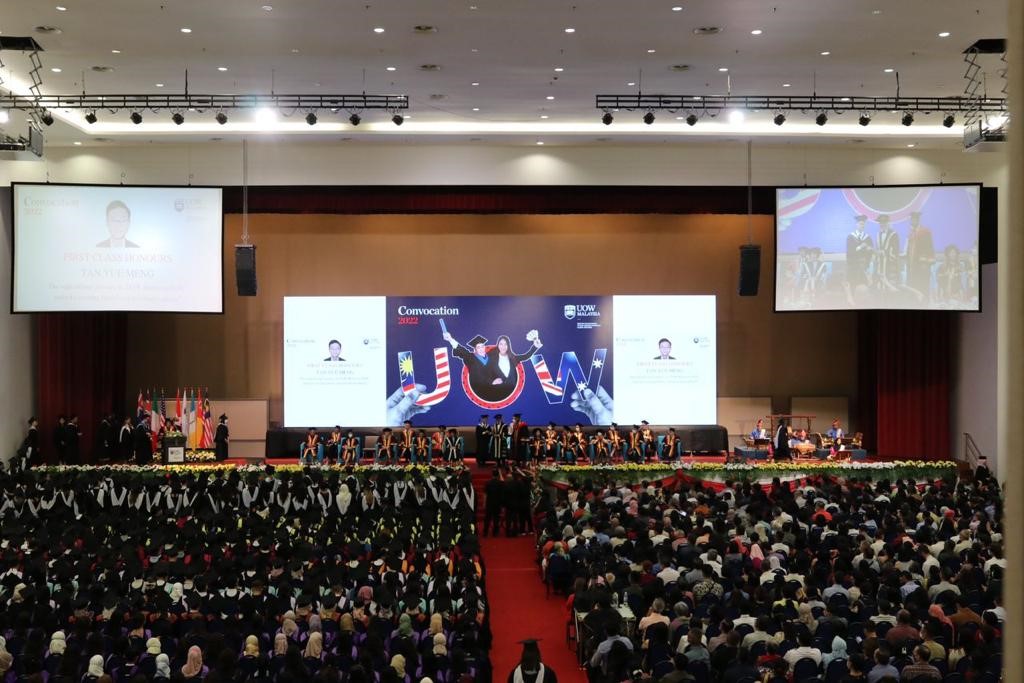 Congratulations to the @UOW Malaysia students who graduated this weekend. Welcome to the #UOW alumni community! #alumniproud
