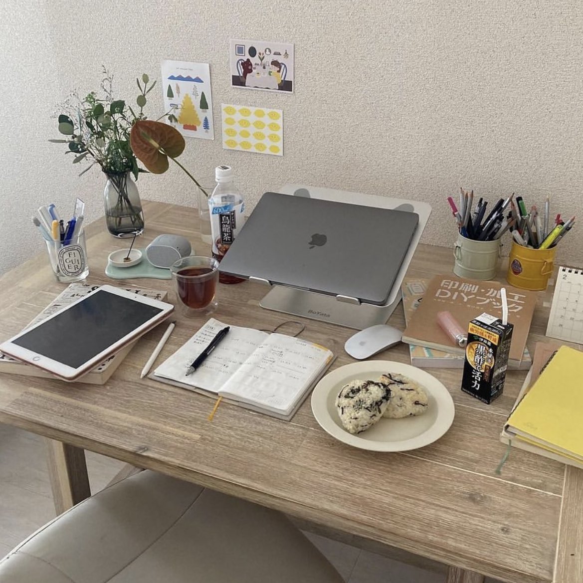 SunnySideUp_JP_'s tweet photo. 𝑅𝑜𝑜𝑚 𝑡𝑜𝑢𝑟 𝑁𝑜.001
街角レモンさんのお部屋𓍯𓈒𓂂𓏸

こっくりイエローの座椅子がとても可愛いお部屋🍋
テーブルなどのインテリアが木製で揃えられていることでお部屋が暖かい印象に🪵♡ https://t.co/aCKtHmhtFo