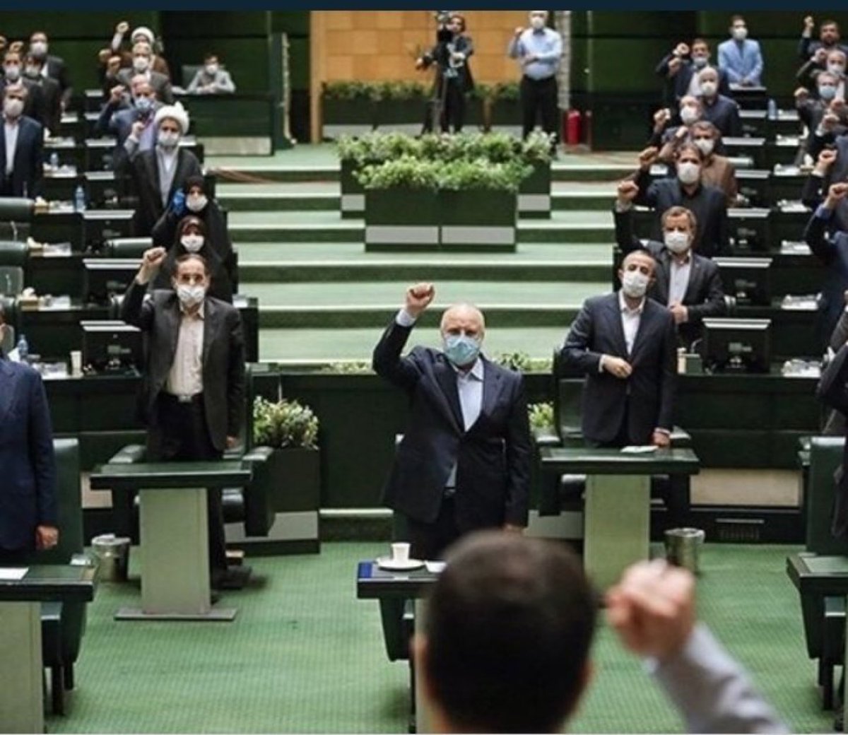 Limportant_fr's tweet photo. 227 parlementaires iraniens appellent à prononcer des condamnations à mort pour les personnes arrêtées lors des manifestations contre la république islamique. #IranRevolution #MahsaAmini #NoToExecution https://t.co/qZgEdBEXfZ