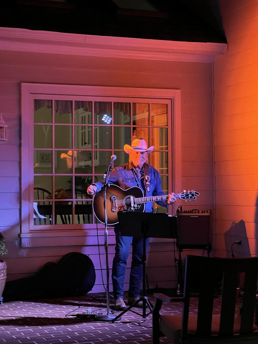 Exploring the DMV One Gig At A Time - mailchi.mp/8182d2869500/e… I've got shows all over the DMV to celebrate the end of 2022.