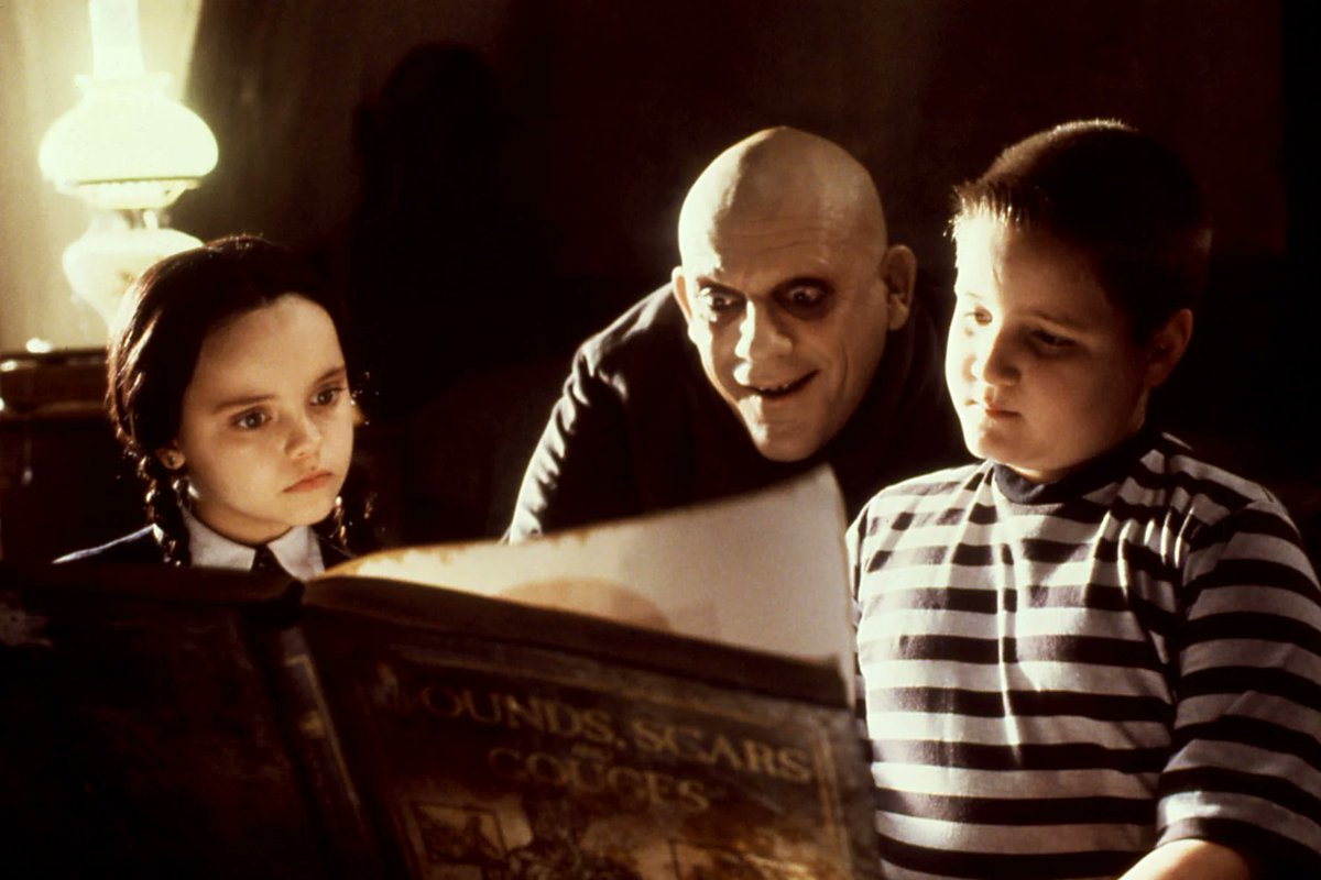 EugWSerra's tweet photo. On November 22, 1991, The Addams Family was released! #TheAddamsFamily #AnjelicaHuston #RaulJulia #ChristopherLloyd #ChristinaRicci
#JimmyWorkman #JudithMalina #CarelStruycken #JohnFranklin #ChristopherHart #ElizabethWilson #PaulBenedict #DanHedaya #MercedesMcNab https://t.co/jfCIKkQ6gk