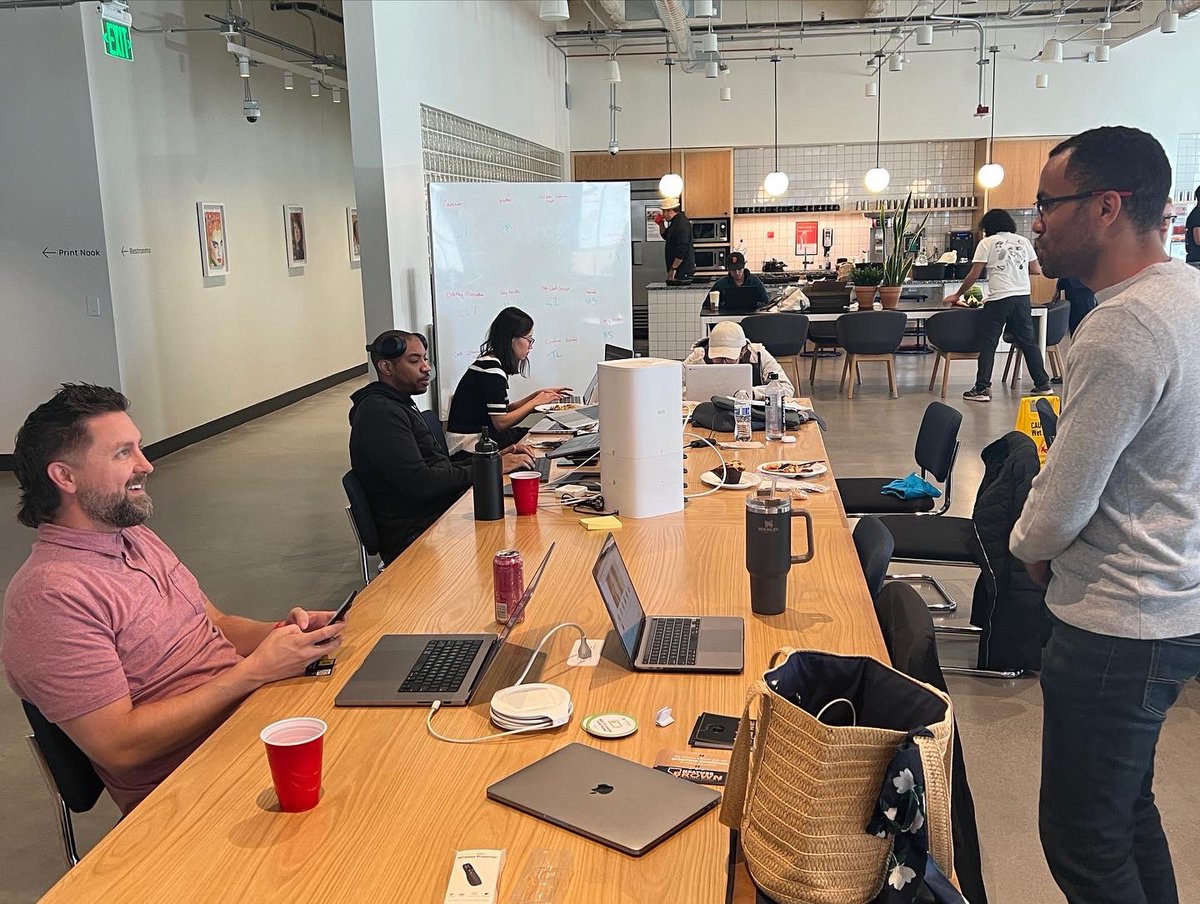 Startup Weekend Las Vegas! tweet media