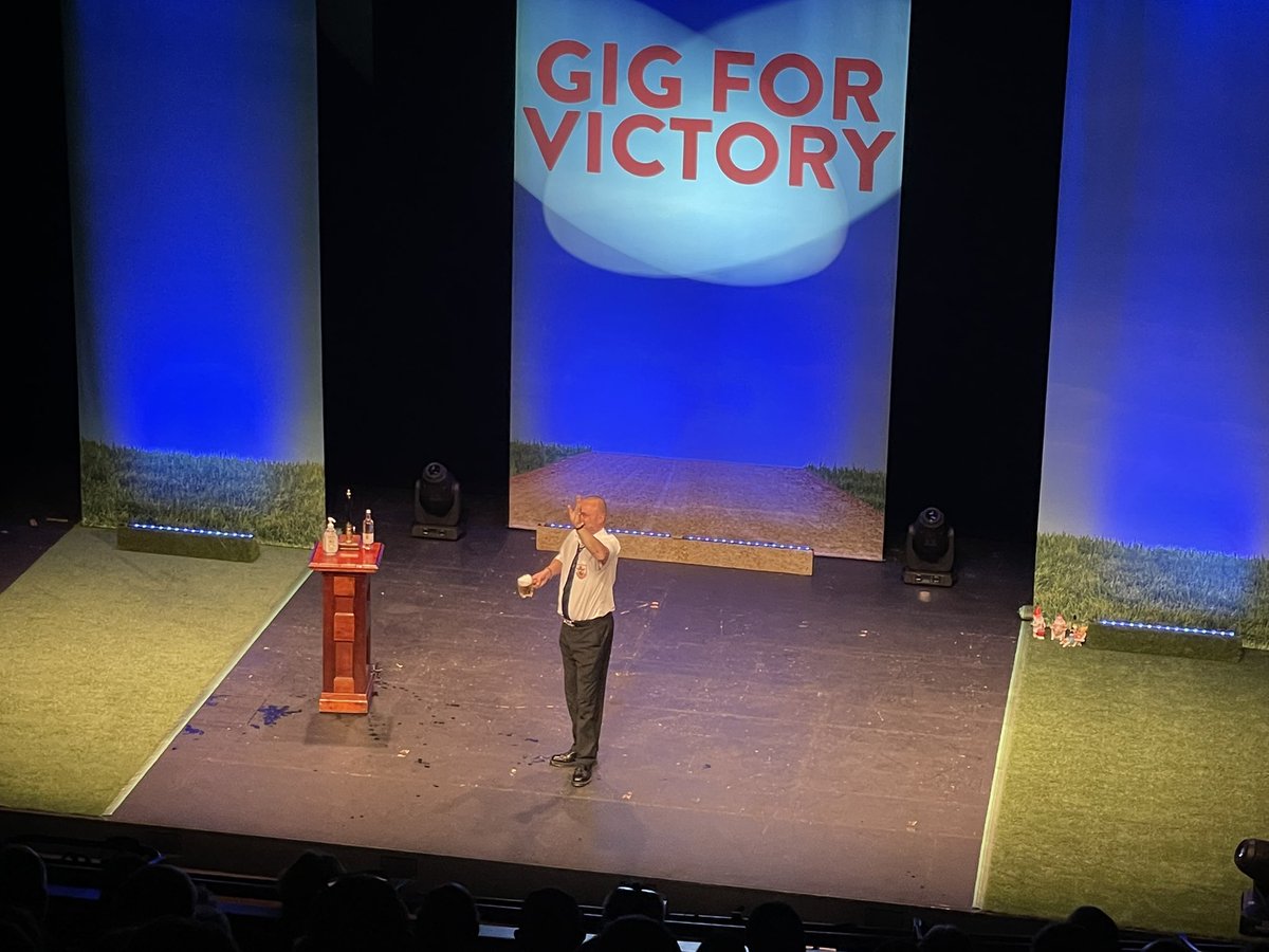 GazzyMutts's tweet image. Another brilliant top show by the Guvnor @almurray in Norwich tonight