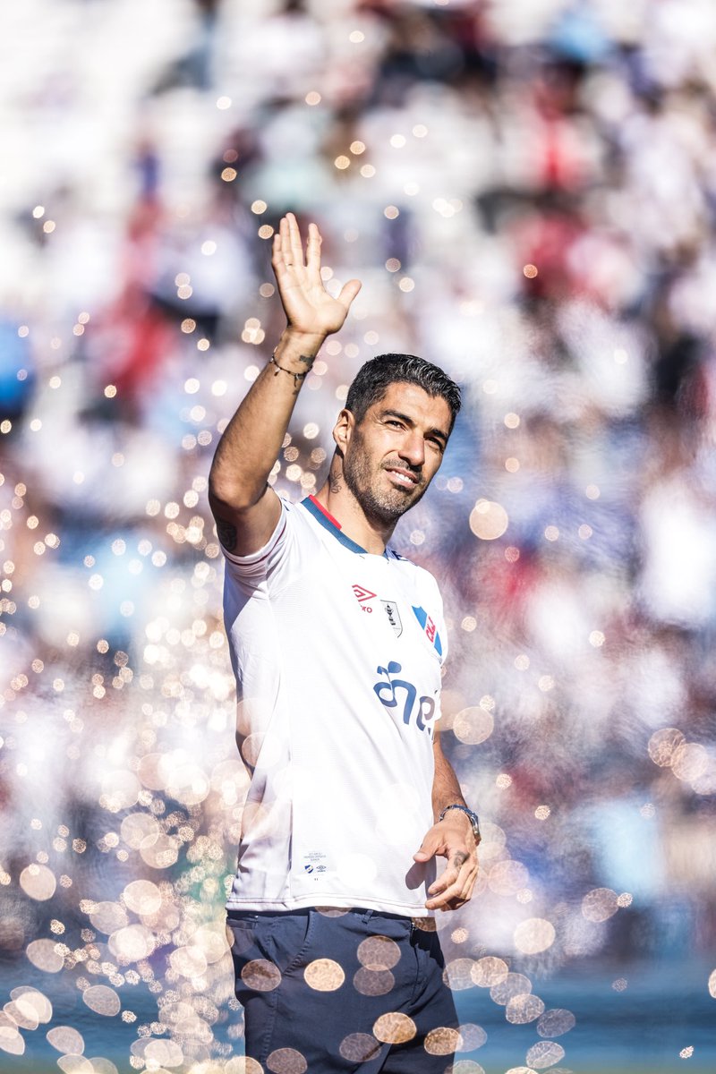 LuisSuarez9's tweet photo. Gracias de corazón, volví por ustedes 🙌🏼 https://t.co/T0nb0RARs7