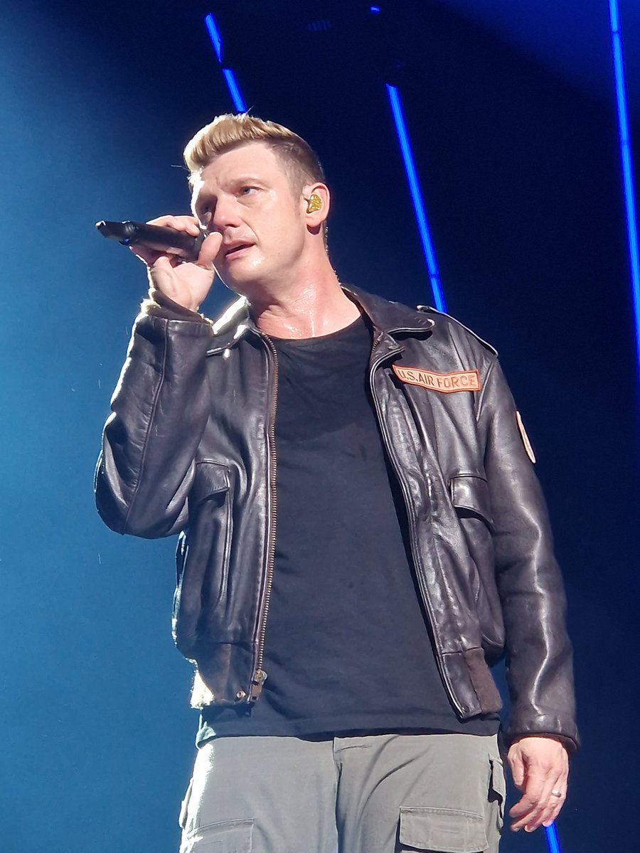 ATDazzles's tweet photo. It was so admirable seeing @nickcarter join the @backstreetboys at the show tonight. I don't think anyone expected him to be there.
It was clearly emotional but the way his other band members and the 18,000 strong audience were there for him made the whole thing quite beautiful. https://t.co/O9jTrXZJkX