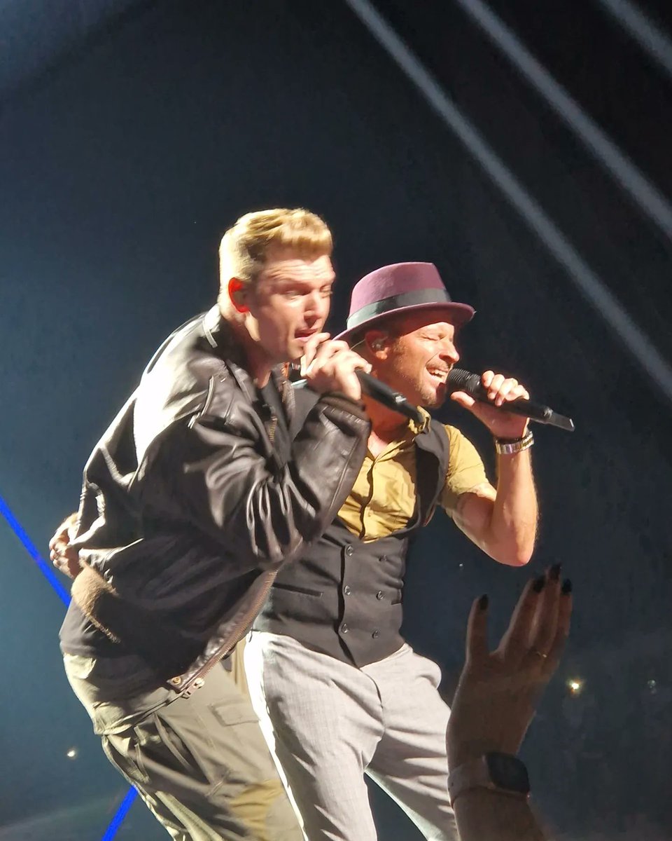 ATDazzles's tweet photo. It was so admirable seeing @nickcarter join the @backstreetboys at the show tonight. I don't think anyone expected him to be there.
It was clearly emotional but the way his other band members and the 18,000 strong audience were there for him made the whole thing quite beautiful. https://t.co/O9jTrXZJkX