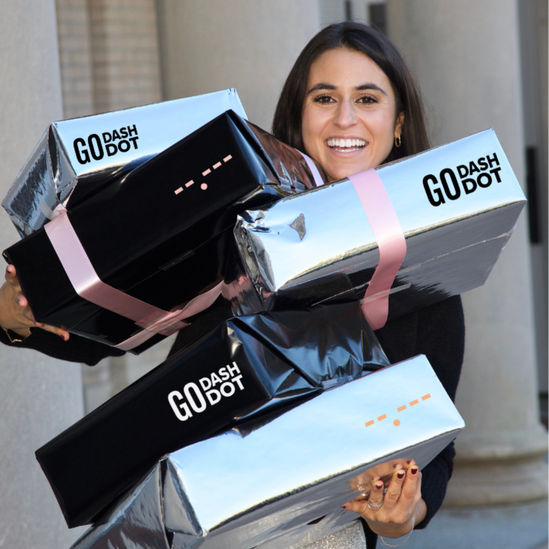 go_dashdot's tweet image. ‘Tis the season to be gifting🎁
Explore our holiday gift guide and start checking everyone off your life (yes, that includes yourself!) 💕
🔗Link in bio for the gift guide 

#godashdot #holidayshopping #holidaygiftguide #giftguide #holidayseason #shopsmall #giftideas #sm