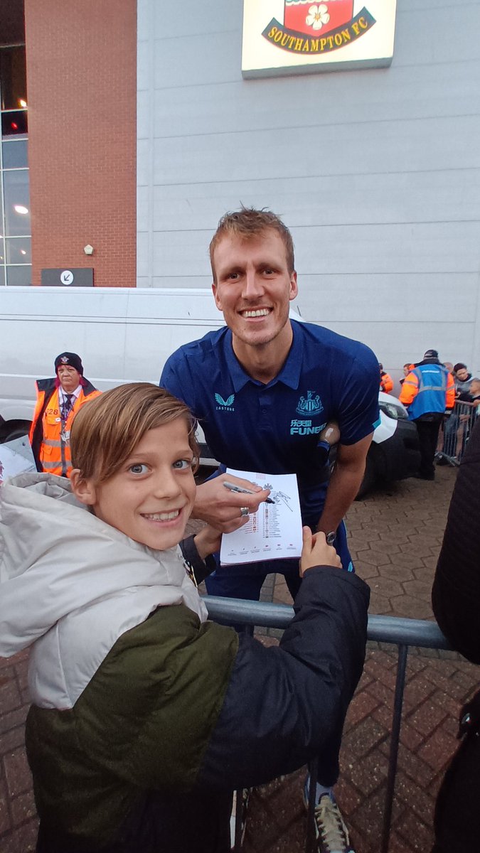 #NUFC thank you to Dan Burn, young fans really appreciated your walkabout today