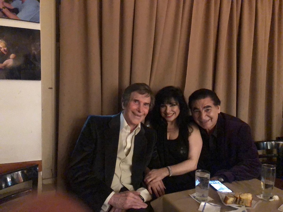 cumparsitatango's tweet photo. Gracias @CachoRubio_ y Silvio Soldan por visitarnos !!!!!! 🎶🎶🎶🎶🎶🥂🥂🥂🥂🥂 https://t.co/st9m5iiiLP