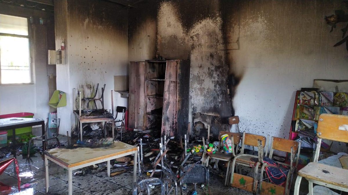 adrianalunacruz's tweet photo. Las #escuelas deberían ser #sagradas. No que en #Chulavista #Tlajomulco cada semana los vagos se meten a este #kinder #LuisBarragánMorfin
Ya no solo se roban las cosas, también prenden fuego
@FiscaliaJal @GobTlajomulco @SecEducacionJal https://t.co/4stwqadKmP