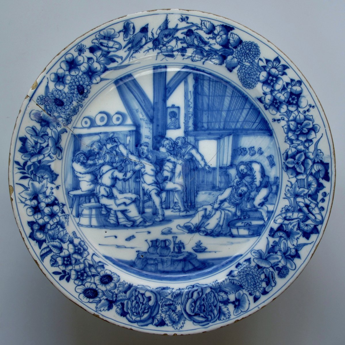 @PP_Rubens And here, his portrait, even hanging on the wall of a #tavern, Can you spot him? #Suleiman the magnificent. This is a very rare Haarlem #delftware charger, 1650, C.EvD. #rijksmuseum #goldenage #faience #tinglaze #pottery #potter #China #porcealin.