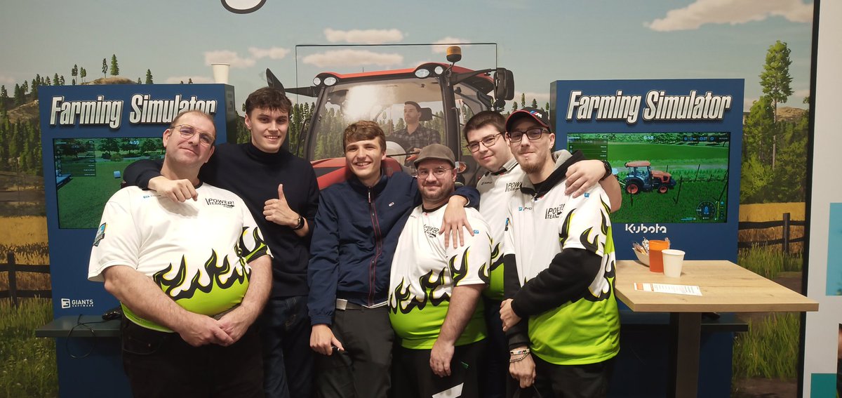 eSportTeamPower's tweet photo. Fin de ce beau week-end avec nos amis @En3rgie5 @Misterwallon @QBlakmik et plein d'autres au SIMA. Prochain et dernier déplacement pour nous à Erlangen pour la finale de la @FSLeSports https://t.co/7YJNgCi2dk