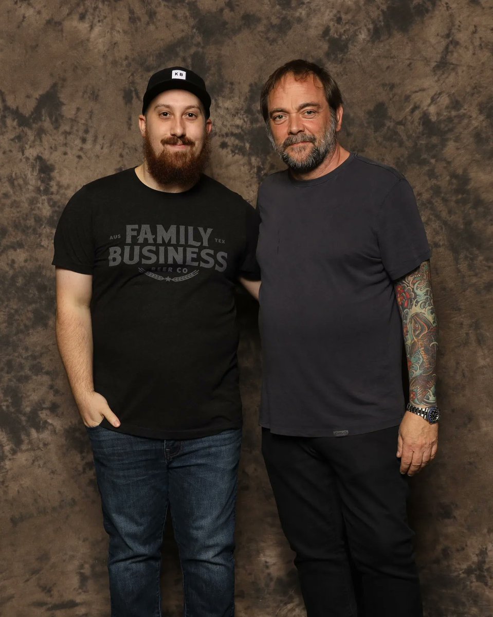 amello1997's tweet photo. Thank you all for such an amazing weekend!!! I will NEVER forget any of this!! Can't wait for next year!! ❤️ @ricomiccon @jarpad @GenPadalecki @Mark_Sheppard @trishstratuscom @AmyDumas #RICC #RhodeIslandComicCon #Walker #Supernatural #WWE https://t.co/snV9BKYFyx