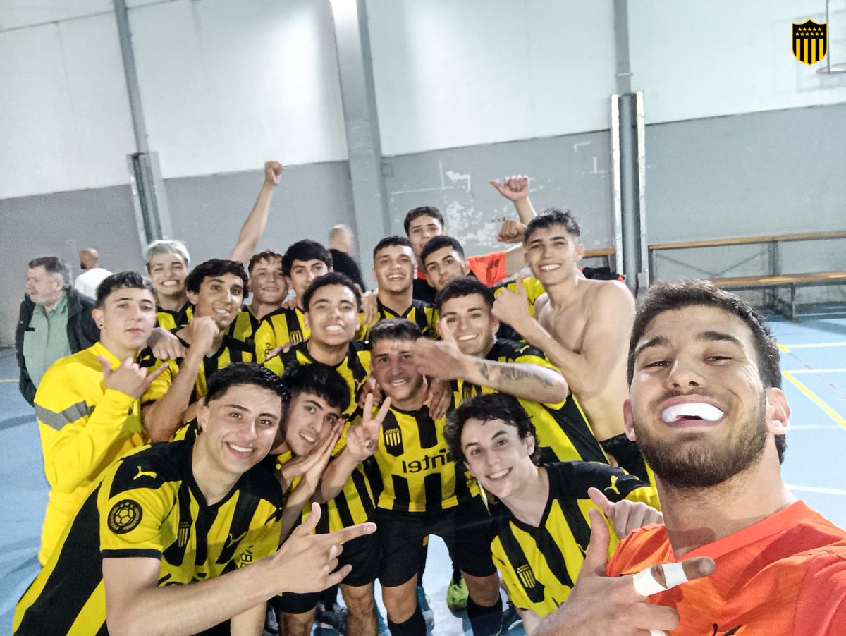🤳 La #SelfieCarbonera de hoy es de toda la Sub-20 💪🟡⚫

#Sub20
#VamosCarbonero