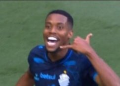 conexaocec's tweet photo. O mundo dá voltas!

FALA ZEZÉ 🤙🤙🤙

CHUPA, @CSAoficial. Agora é Série C!!! https://t.co/5XhJhpKsrT