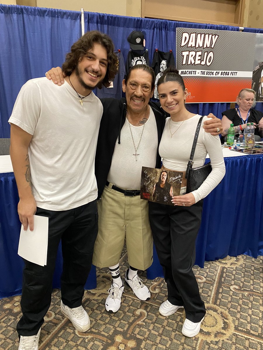 MadisonOuellett's tweet photo. DANNY TREJO CALLED ME HOT MY LIFE IS COMPLETE https://t.co/HmTNtsEIOG