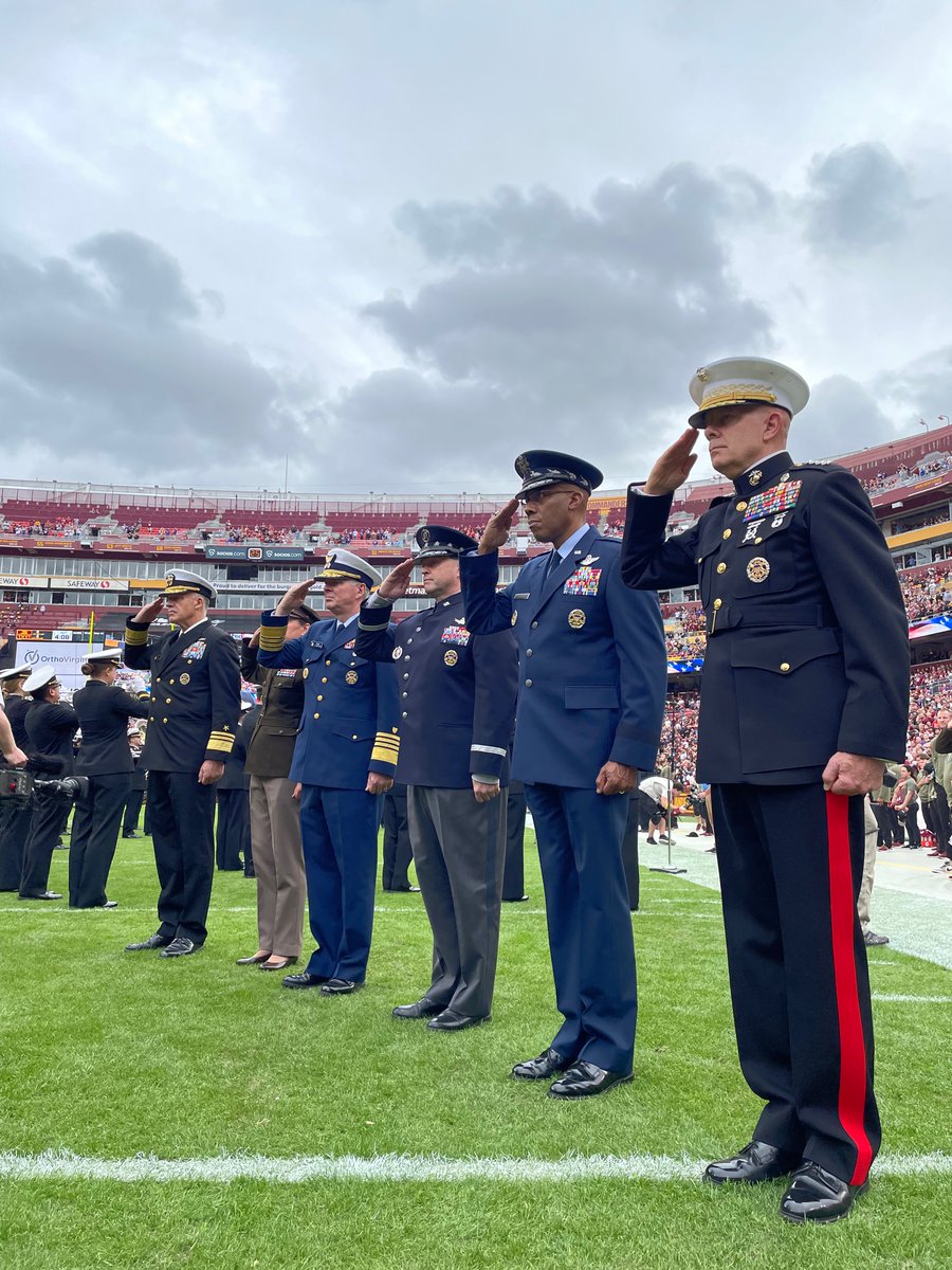 GenCQBrownJr's tweet photo. Privileged to stand with my teammates &amp; represent our nearly 689,000 #Airmen at the @Commander's Salute to Service game today. I appreciate the @NFL for recognizing veterans, military members &amp; their families &amp; highlighting their service to our Nation &amp; its people. #VeteransDay https://t.co/Kzg1R6evzW