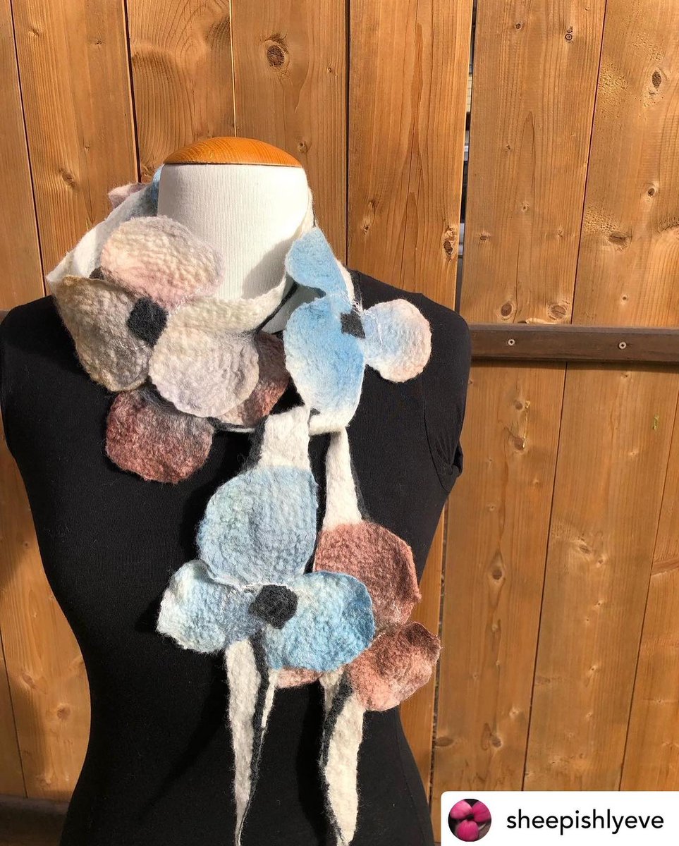 Eve de Moissac creates beautiful hand felted scarves, shawls and necklaces that can be styled in so many different ways. Perfectly warm and fashionable!
@sheepishlyeve #feltedscarf #wetfelting #inspiredbynature #handmadeclothing #yycfashion #yycartist #madeincalgary