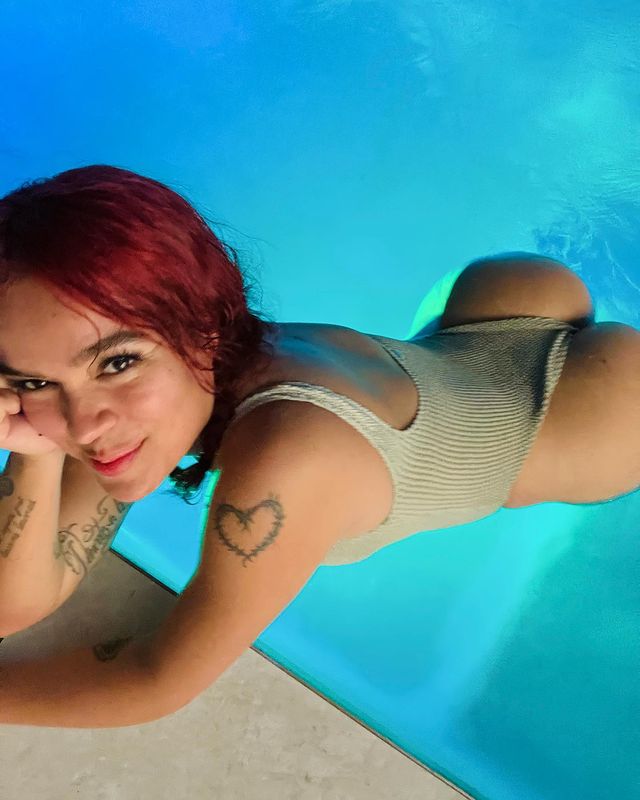 KarolGWW's tweet image. Karol G is so hot.