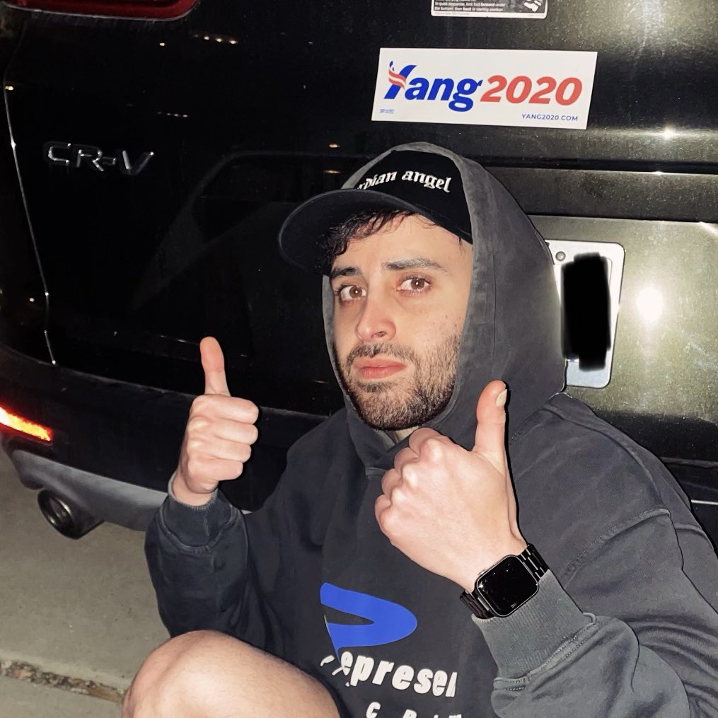 kmoney on Twitter "founders who drive a honda crv with 200k+ miles 🚩🚩🚩"